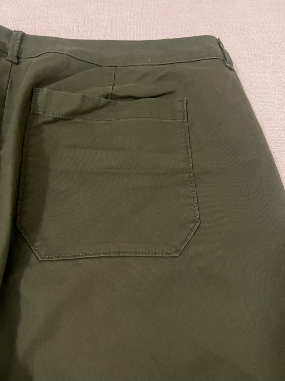 Old Navy Women’s Olive Green High-Wasted Pixie Straight-Leg Pants Sz 18-Petite - Picture 12 of 13